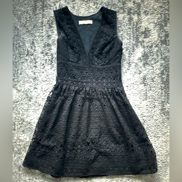 Abercrombie & Fitch Dresses & Skirts - Abercrombie & Fitch lace dress size 2